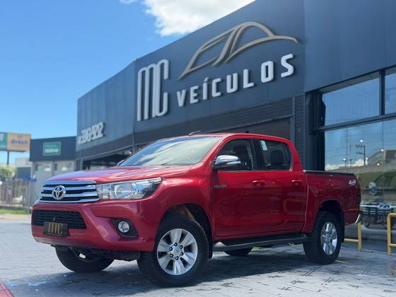 TOYOTA HILUX 2.8 SR 4X4 CD 16V DIESEL 4P AUTOMÁTICO TOYOTA HILUX 2.8 SR 4X4 CD 16V DIESEL 4P AUTOMÁTICO